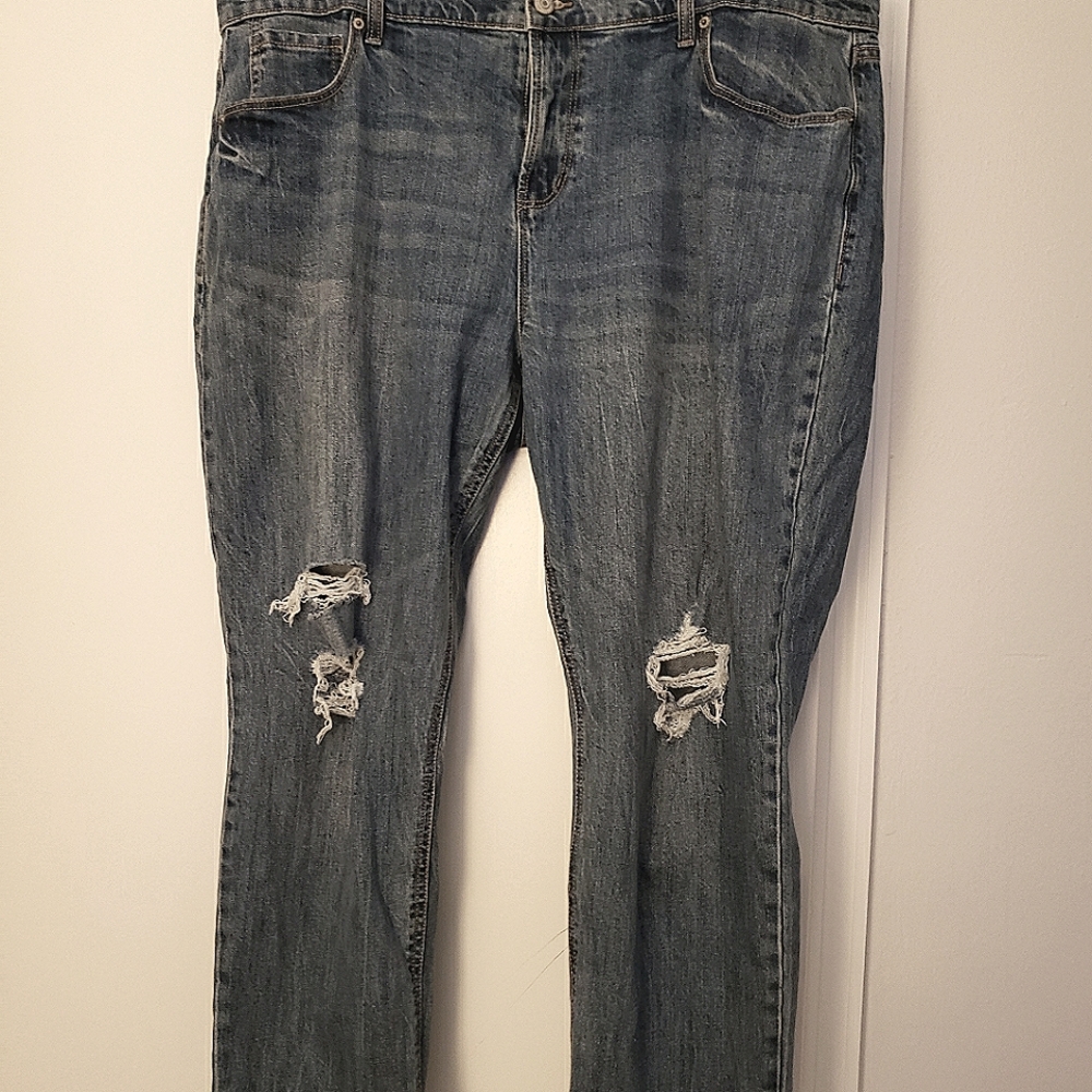 Distressed Boyfriend Jeans